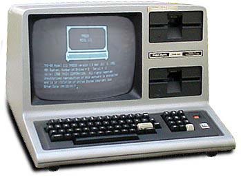 ang una kong personal computer.... (tanta-ra-ran TOROTOT EPEKS) the TRS 80 Model III